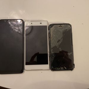 3 téléphones cassés pour pièces détachés