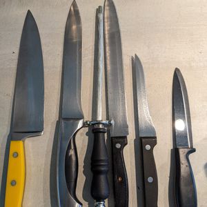 Lot de couteaux + aiguiseur