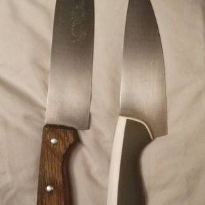 Deux couteaux de cuisine