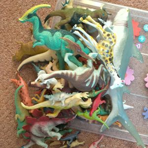 Figurine animaux et dinosaures