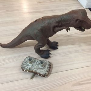 Dinosaure télécommandé