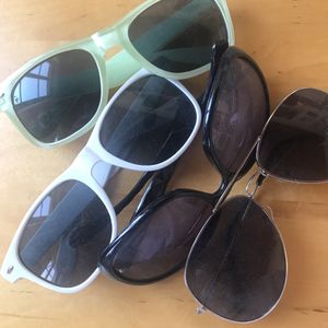 Quatre paires de lunettes de soleil