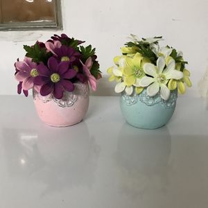 2 petits pots de fleurs artificielles 