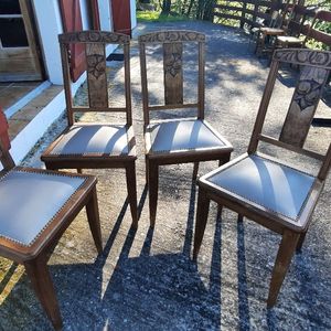 4 chaises anciennes en bois