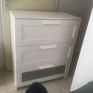 Petite armoire de rangement IKEA