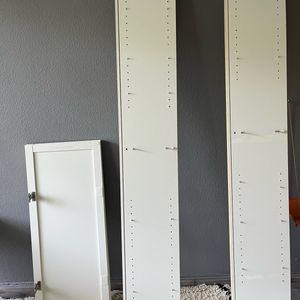 Armoire IKEA avec porte où