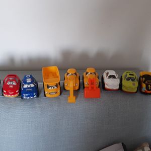 9 petites voiturettes enfant