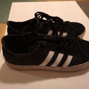 Basket Adidas noires taille 40 2/3 