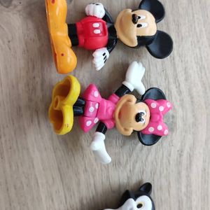 Figurines articulées Mickey et Minnie et le 🐱