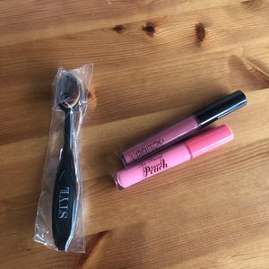 Lot gloss et pinceau maquillage 