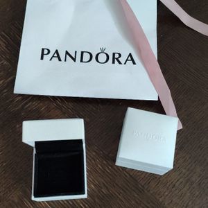 Boîtes Pandora et sa pochette