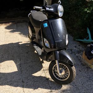 Donne scooter pour pièces 