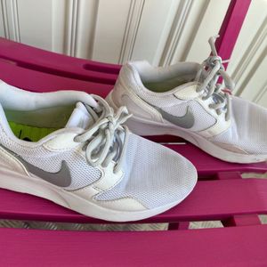 Baskets Nike taille 36