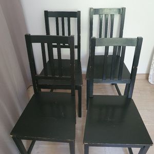 4 chaises noires