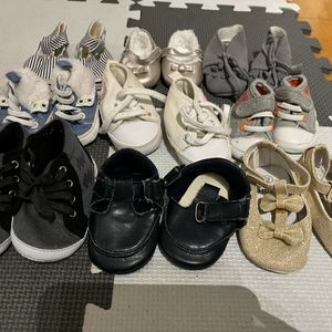 Lot de chaussures bébé 