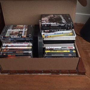 Lot de 30 dvd divers et variés et qq VHS 