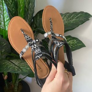 Sandales neuves taille 39