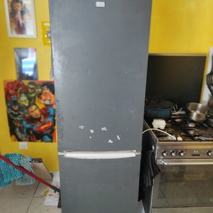 Réfrigérateur avec congélateur intégré 