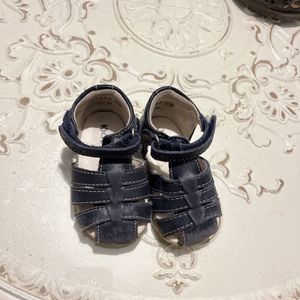 Chaussures bébé taille 18 marque kickers 