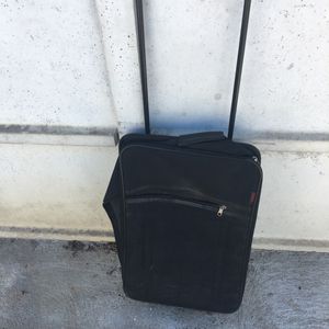 Petite valise à roulettes Benei