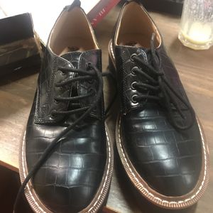 Chaussure derbies noir semelle compensée 