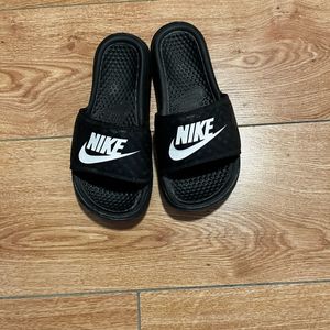 Claquettes Nike 
