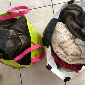 3 sacs de vêtements 