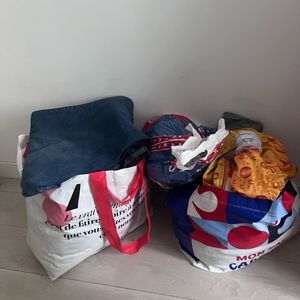 2 sacs de vêtements