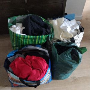 Donne 4 sacs de vêtements 