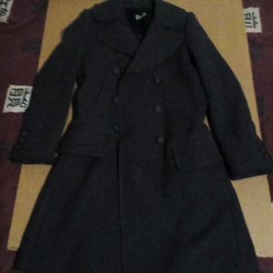 Un manteau chaud pour femme taille 40 de marque De&G Dolce & GABBANA 