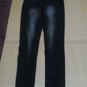 Un jean noir pour ados fille taille S/36 tout neuf