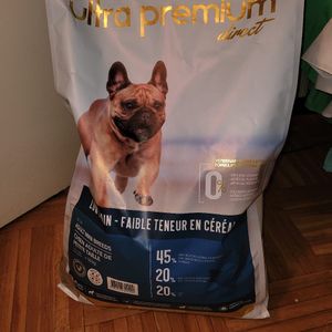 Donne deux sacs croquettes chien <10kg