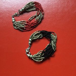 2 bracelets 
