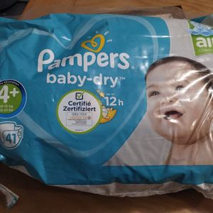 Couches Pampers 4+