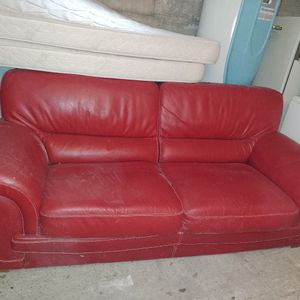 Canapé rouge en cuir 3 places