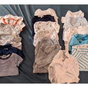 Vêtements bébés d’un mois 