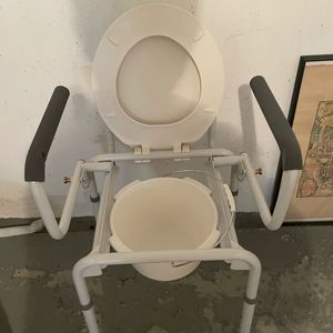 chaise percée de wc