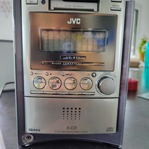 Chaîne hi-fi JVC avec baffles à reconnecter 