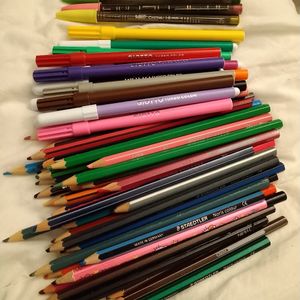 Lot crayons, feutres et stylo 