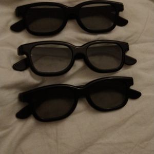 3 paires de lunettes 3 D