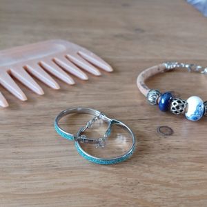 Lot peigne, boucles d'oreilles et bracelet 