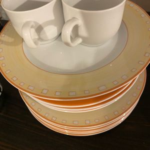 Petites assiettes + tasses + verres a vin