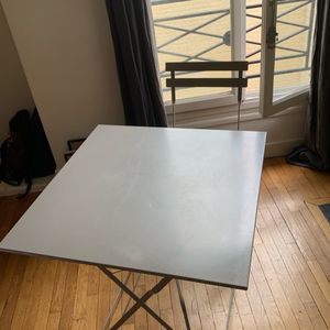 Table de jardin grise + 1 chaise 