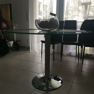 Table rond en verre 
