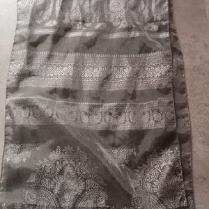 Foulard gris transparent 