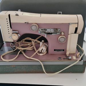 Machine à coudre Necchi