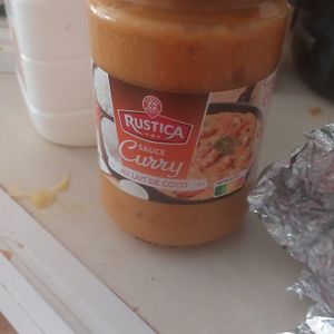 Pot de sauce curry 