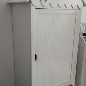 Petite armoire blanche 