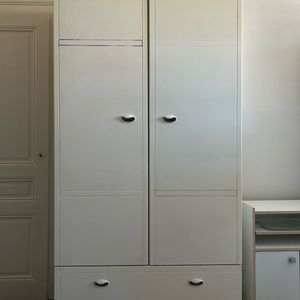 Armoire avec penderie 