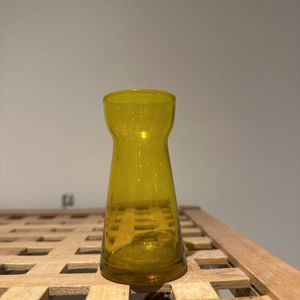 Petit vase jaune 